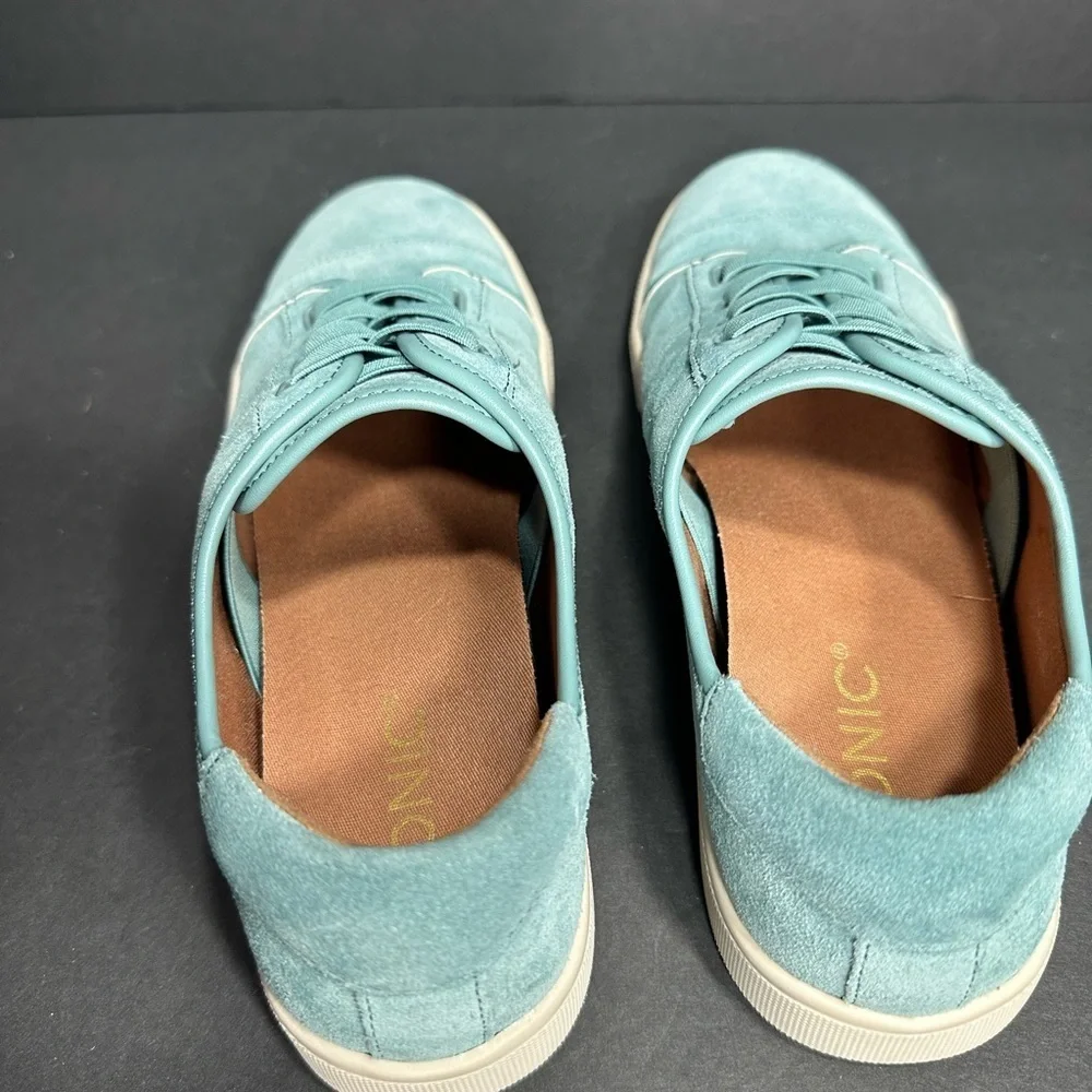 VIONIC Teal Suede Sneakers size 6 pre owned Exellent condition.